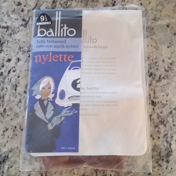 Vintage nylons - Picture 2 of 3